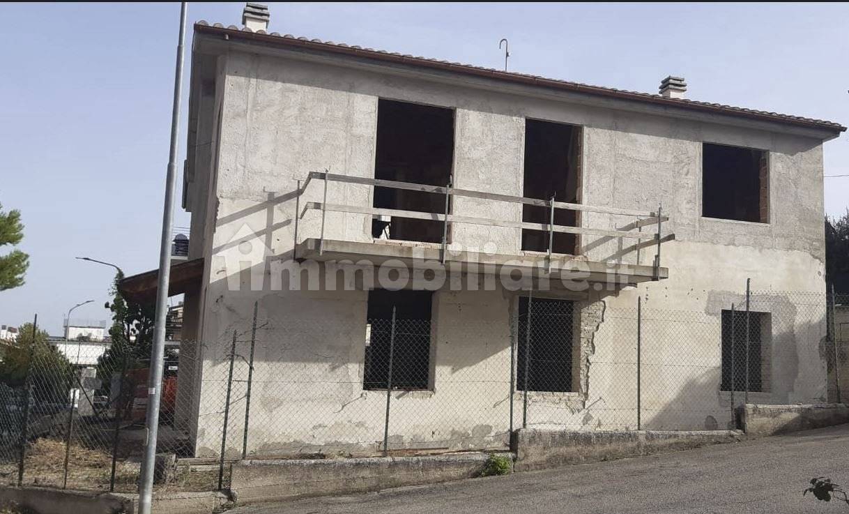 5 rooms Building in Fermo, Italy No. 91285