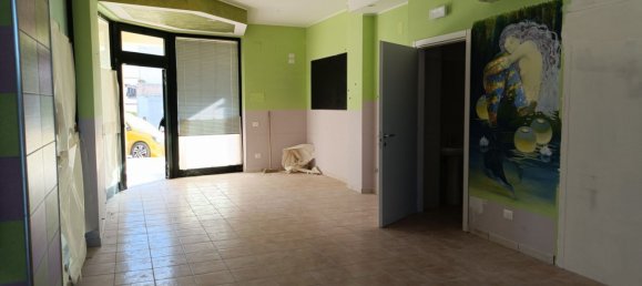 73m² Commercial property in Bucchianico, Italy No. 100813 2
