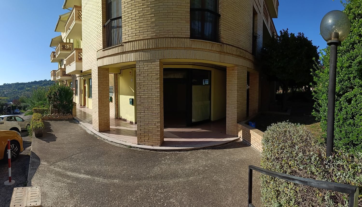 73m² Commercial property in Bucchianico, Italy No. 100813