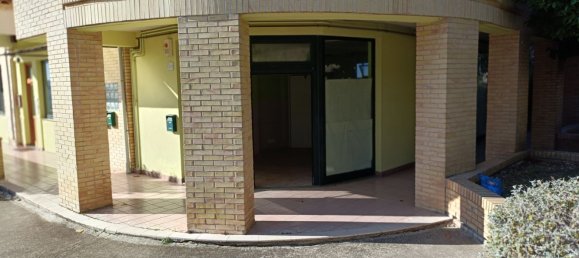 73m² Commercial property in Bucchianico, Italy No. 100813 6