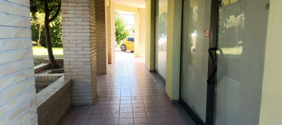 73m² Commercial property in Bucchianico, Italy No. 100813 10