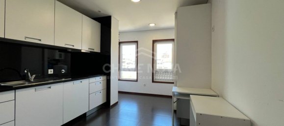 3 Schlafzimmer Wohnung in Porto, Portugal, Nr. 199761 6