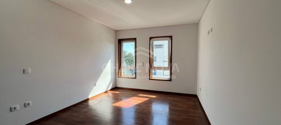 3 Schlafzimmer Wohnung in Porto, Portugal, Nr. 199761 16