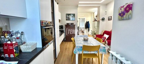 2 bedrooms Apartment in Turin, Italy No. 345515 3