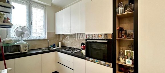 2 bedrooms Apartment in Turin, Italy No. 345515 6