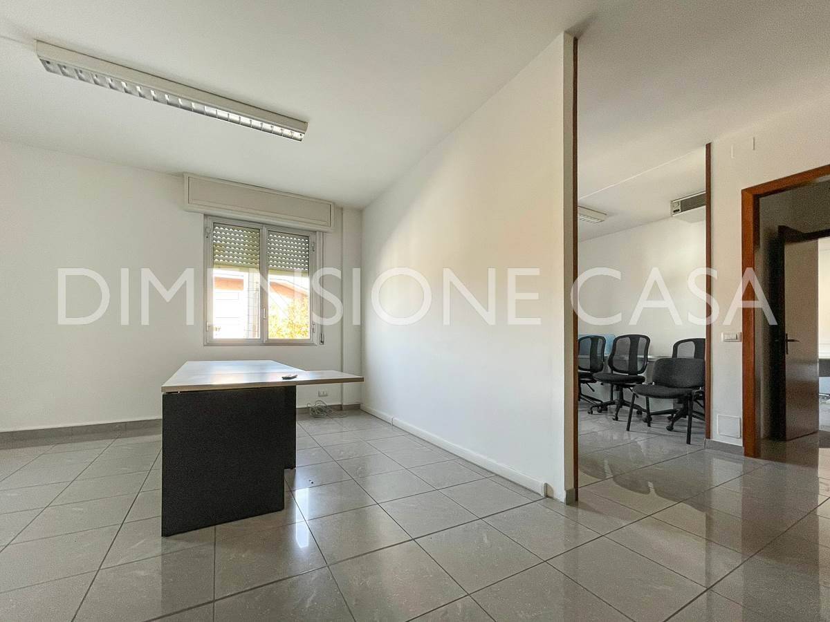 2 rooms Office in Carpi, Italy No. 176909