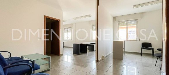 2 rooms Office in Carpi, Italy No. 176909 2