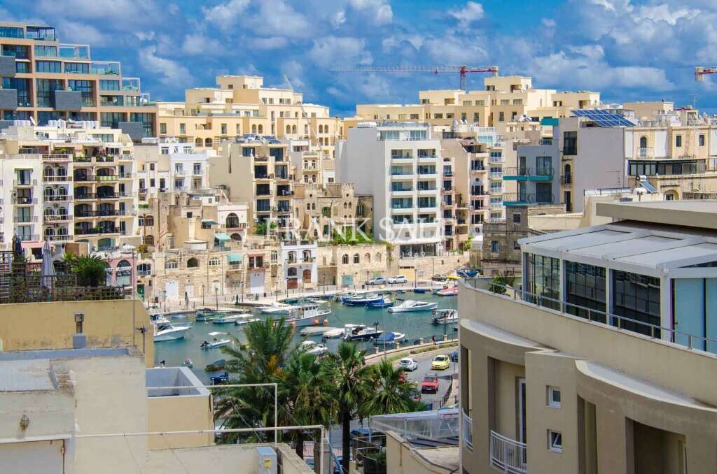3 bedrooms Penthouse in Saint Julian's, Malta No. 3779