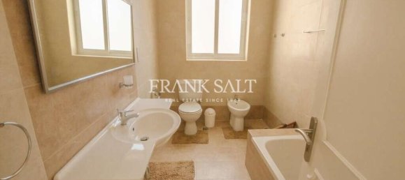 3 bedrooms Penthouse in Saint Julian's, Malta No. 3779 11