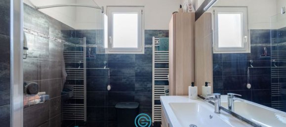 4 bedrooms House in Marseille, France No. 310903 8