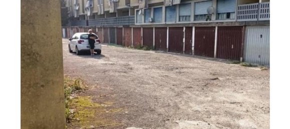 Garaje de 1 habitación en Solaro, Italy No. 298537 2