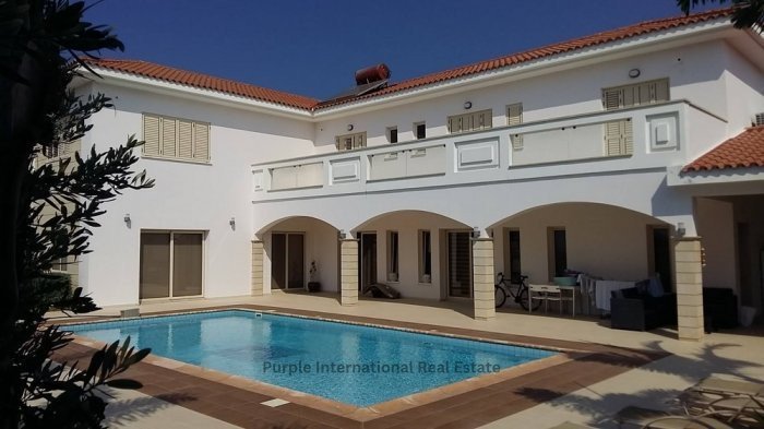 4 bedrooms Villa in Pegeia, Cyprus No. 21740