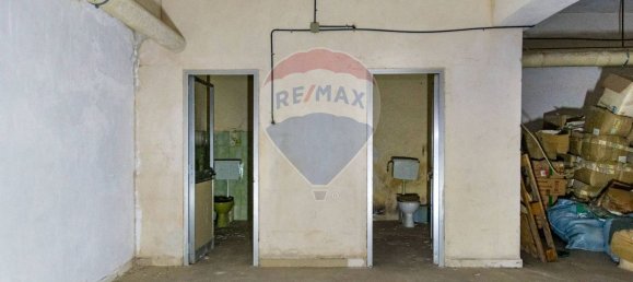 Gewerbliche Immobilie in Palermo, Italy 749m², Nr. 45653 9