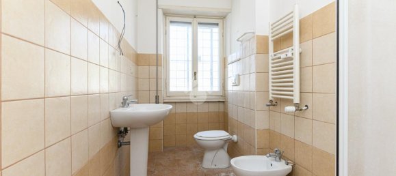 5 rooms Apartment in Rome, Italy No. 39303 26