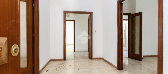 5 rooms Apartment in Rome, Italy No. 39303 2
