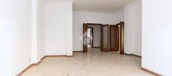5 rooms Apartment in Rome, Italy No. 39303 7