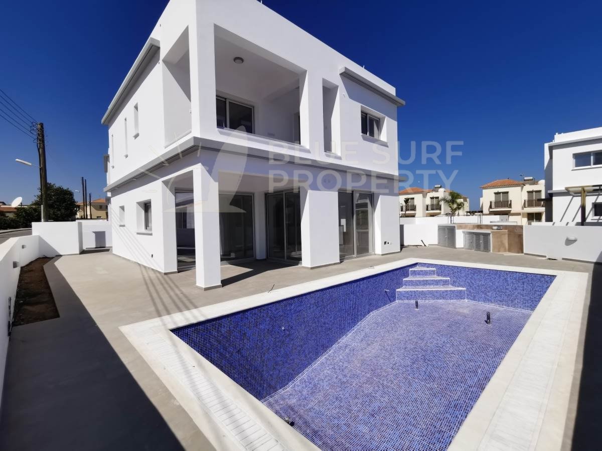 4 bedrooms Villa in Paralimni, Cyprus No. 9219