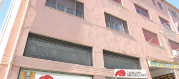 Propiedad comercial de 3 habitaciónes en Cagliari, Italy No. 50081 6