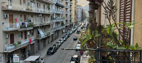 4 rooms Apartment in Palermo, Italy No. 10452 4