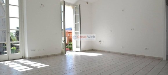Apartamento de 3 habitaciónes en Maccagno con Pino e Veddasca, Italy No. 147412 12