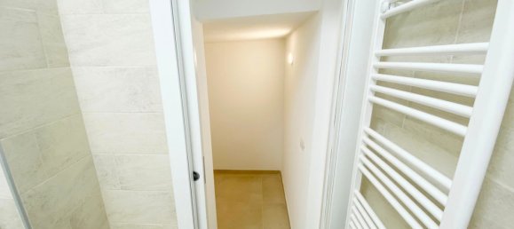 Gewerbliche Immobilie in Legnano, Italy 58m², Nr. 144469 25