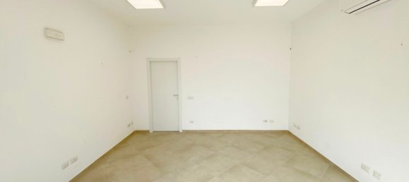 Gewerbliche Immobilie in Legnano, Italy 58m², Nr. 144469 5