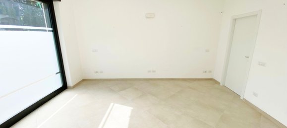 Gewerbliche Immobilie in Legnano, Italy 58m², Nr. 144469 6