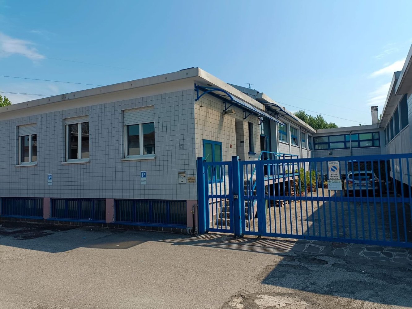  عقار تجاري في Cinisello Balsamo, Italy 700متر مربع رقم 251441