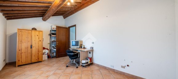 Дом с 5 комнатами в Карпи, Италия № 9258 7