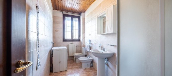 Дом с 5 комнатами в Карпи, Италия № 9258 5