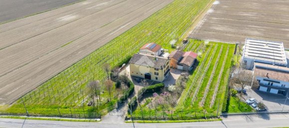 Дом с 5 комнатами в Карпи, Италия № 9258 14