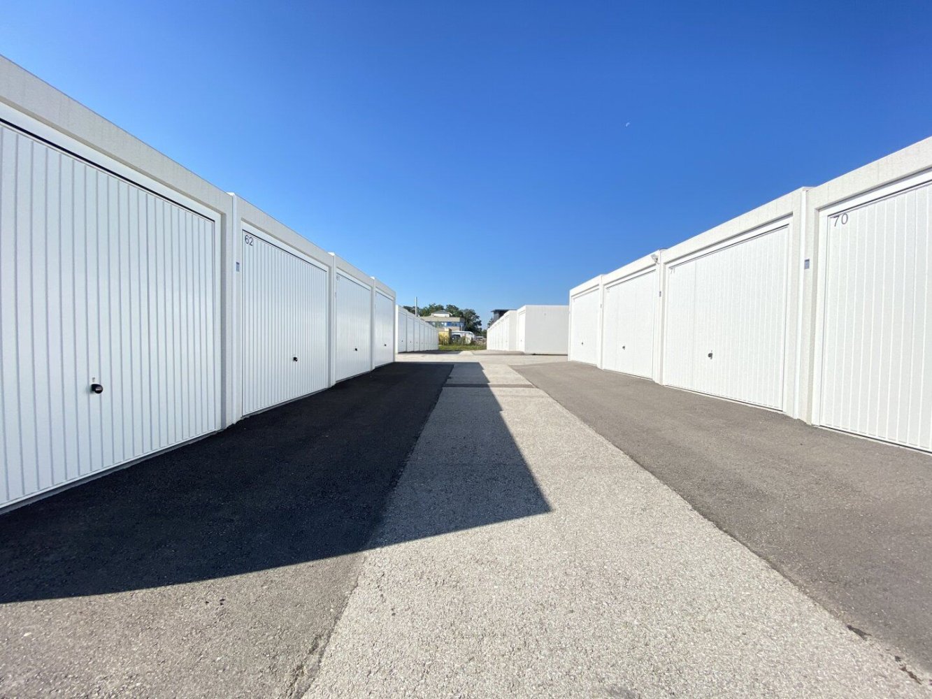 Garage in Hörsching, Austria, Nr. 127546