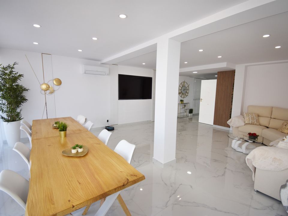 4 bedrooms Apartment in Alicante, Spain No. 246403