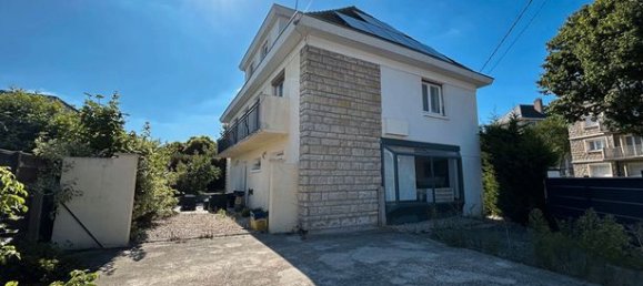 Дом с 8 спальнями в Сент-Этьен-дю-Рувре, Франция № 315909 2