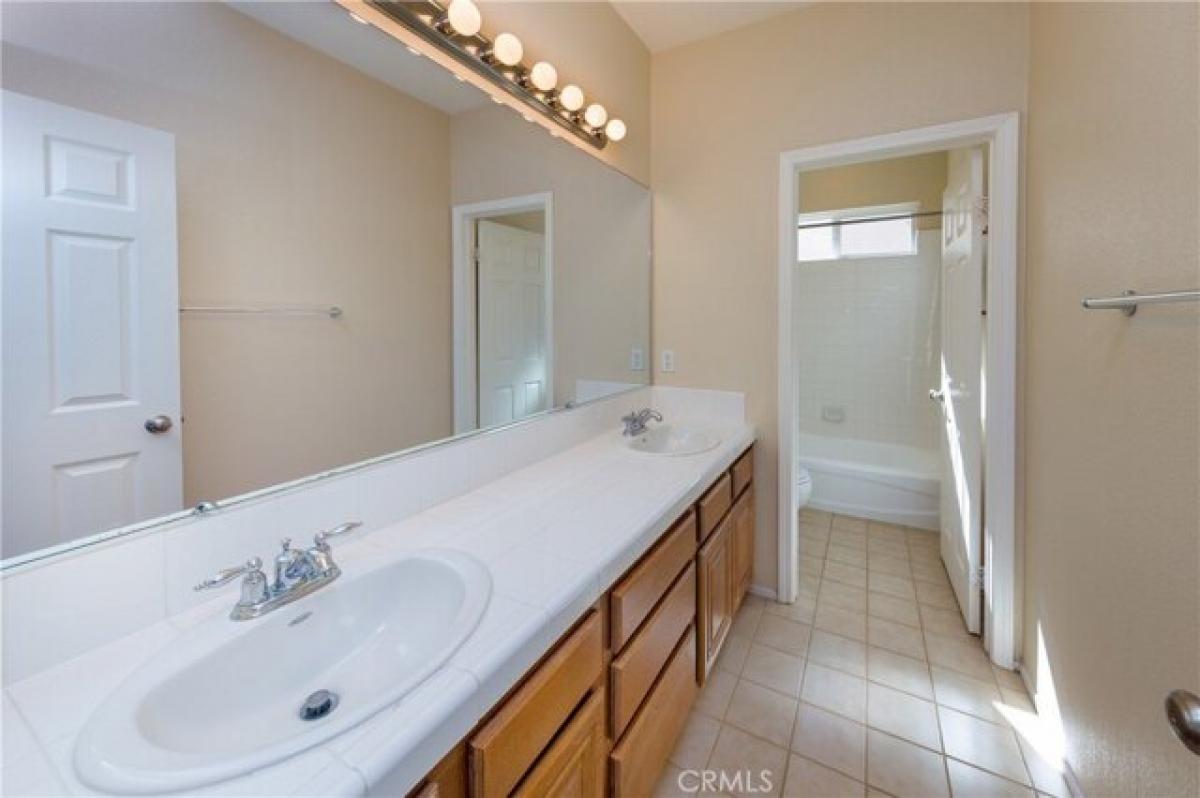 3 bedrooms House in Valencia, USA No. 396949