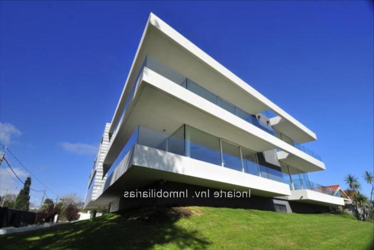 3 bedrooms Apartment in Montevideo, Uruguay No. 6877