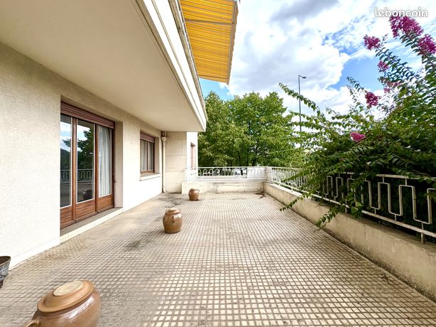 3 bedrooms Apartment in Angers, France No. 281076