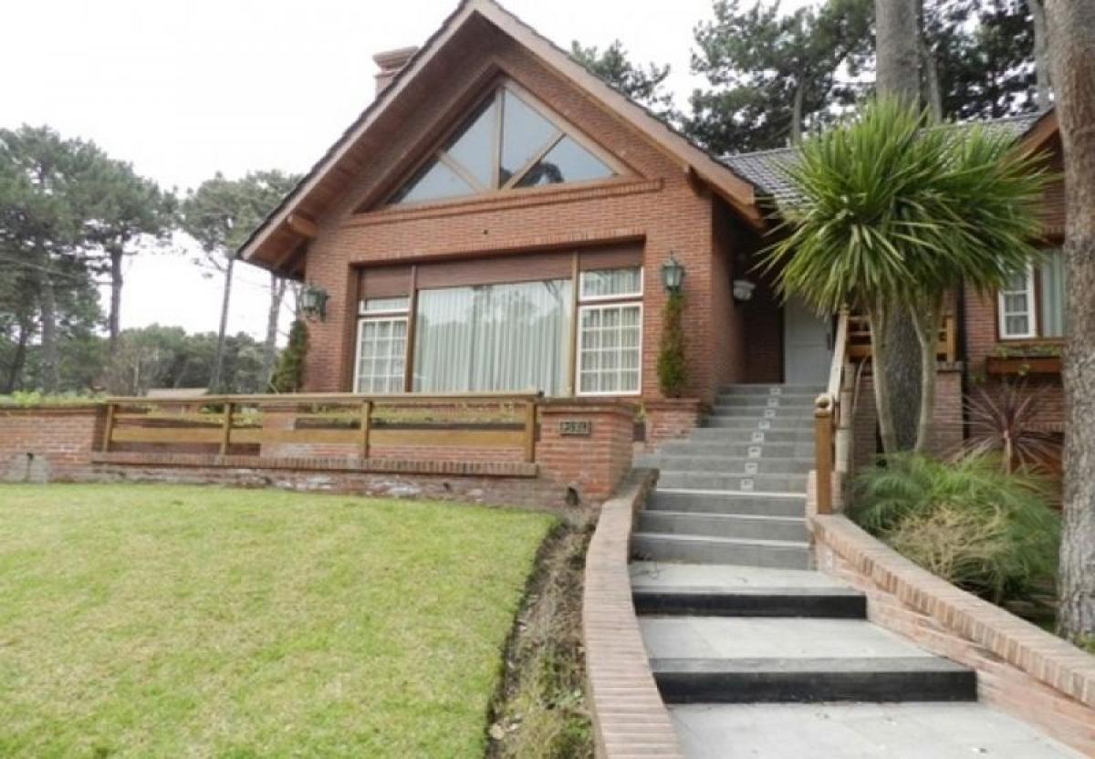 3 bedrooms House in Mar del Plata, Argentina No. 84331