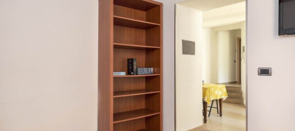 5 rooms Apartment in Siena, Italy No. 65446 3