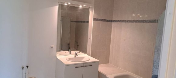 3 bedrooms House in Nanterre, France No. 356792 8