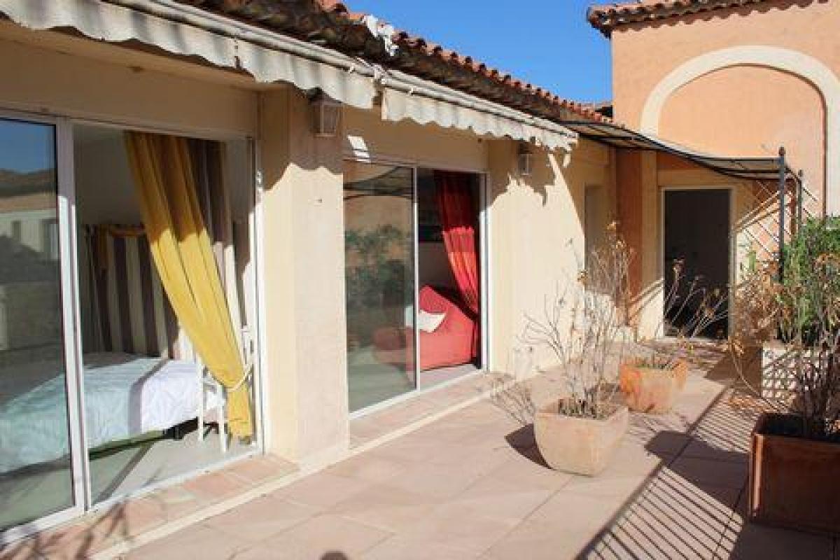 Estudio en el condominio en Cogolin, France No. 4321