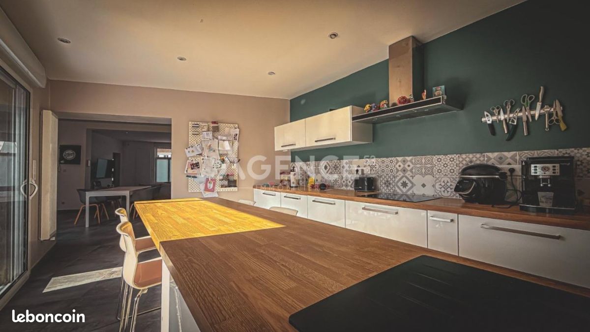 Casa de 5 dormitorios en Saint-Omer, France No. 325551