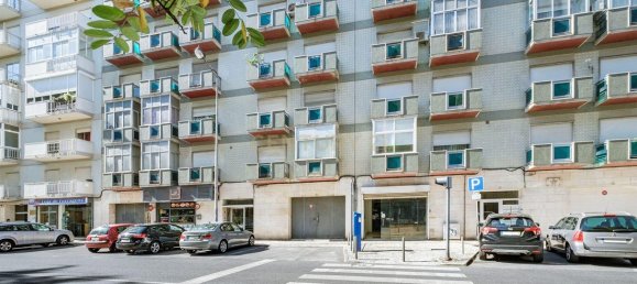 227m² Commercial property in Lisbon, Portugal No. 236228 12