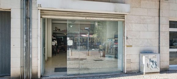 227m² Commercial property in Lisbon, Portugal No. 236228 4