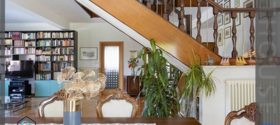 5 غرف نوم فيلا في Trieste, Italy رقم 75604 11