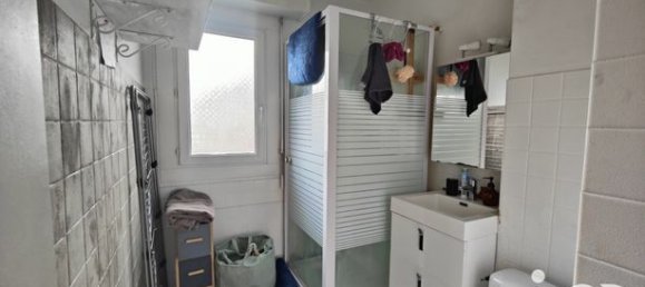 Studio in Montreuil, France No. 358502 5