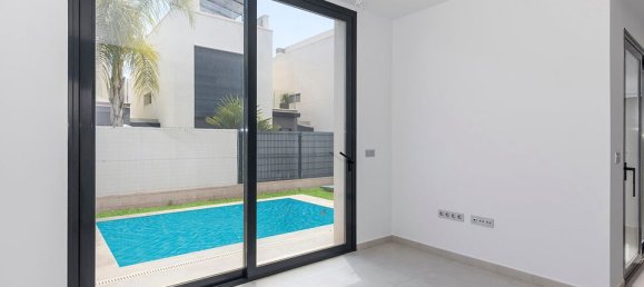 3 bedrooms Villa in Torrevieja, Spain No. 176507 4