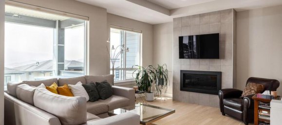 5 bedrooms House in British Columbia, Canada No. 1287 2