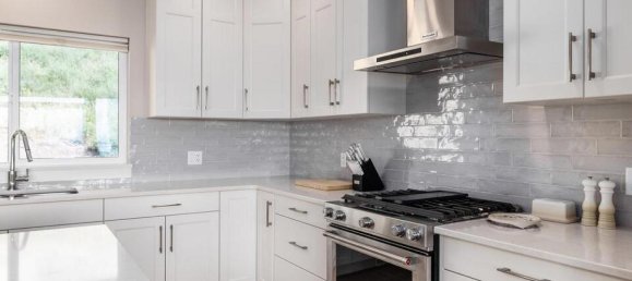 5 bedrooms House in British Columbia, Canada No. 1287 6