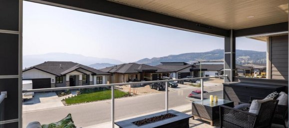 5 bedrooms House in British Columbia, Canada No. 1287 10